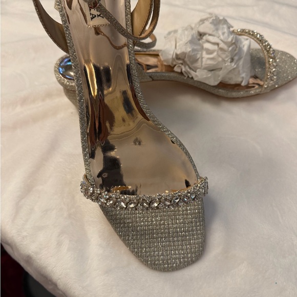 Badgley Mischka Gold Sandals - Picture 4 of 7